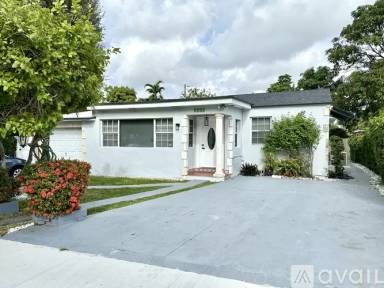Main picture of 5281 SW 7th St