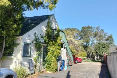 Main picture of 284 E Foothill Blvd