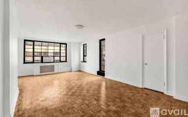 Main picture of 304 E 44th St