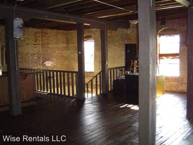 Main picture of 1303 W College St