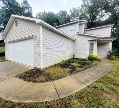 Main picture of 526 Farmingdale Rd SE