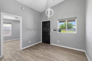 Main picture of 1556 W 5th St