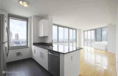Main picture of 45 Center Blvd Lic