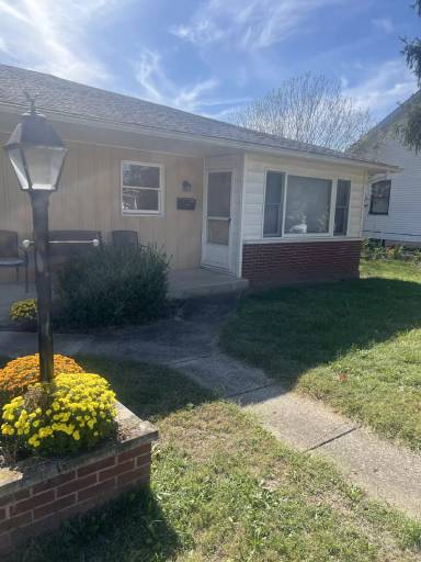 Main picture of 325 E Mound St