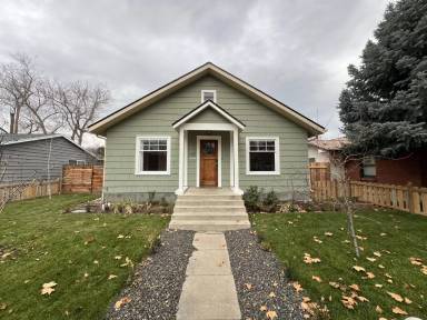 Main picture of 1020 E Washington St