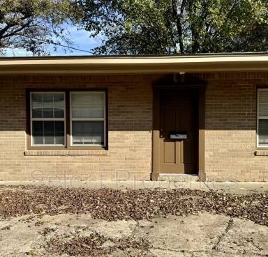Main picture of 819 W Matthews Ave