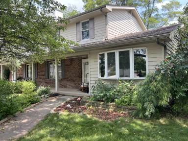 Main picture of 11102 N Oakwood Dr