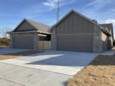 Main picture of 4705 N Hillside Ct