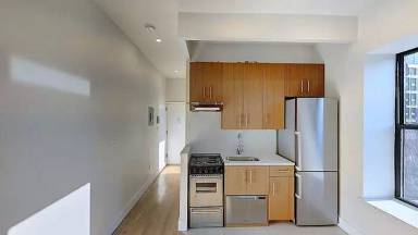 Main picture of 76 E 1st St