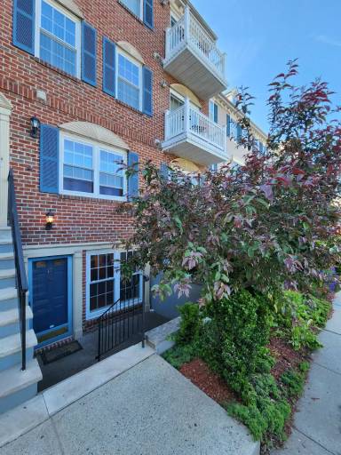 Main picture of 17 Seton Hall Dr