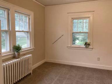 Main picture of 264 College St SE