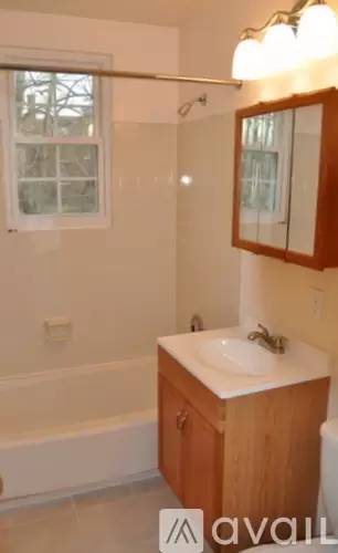 Main picture of 1901 N Rhodes St