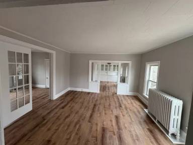 Main picture of 302 W 10th Ave
