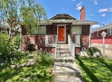 Main picture of 631 E Downington Ave