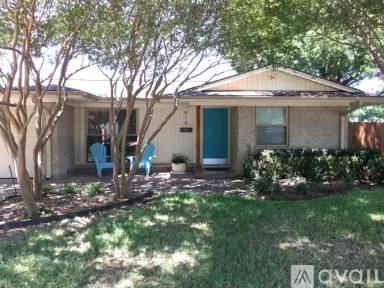 Main picture of 814 Wisteria Way
