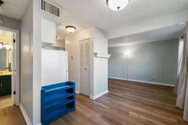 Main picture of Heatheridge Lake Condominiums