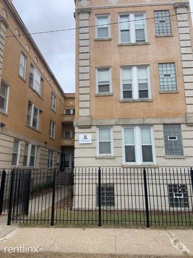 Main picture of 353 E 55th Pl