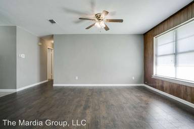 Main picture of 3020 Portales Dr