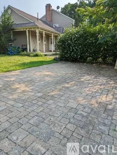 Main picture of 267 Marion Ave
