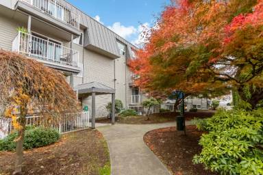 Main picture of 11540 Pinehurst Way NE