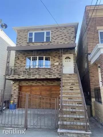 Main picture of 423 67th St
