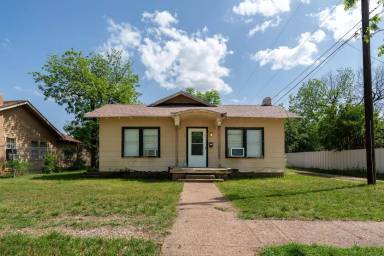 Main picture of 1833 S 8th St