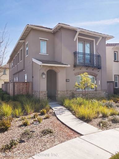Main picture of 2074 Poinsettia St
