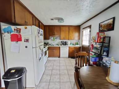 Main picture of 900 E Magnolia Ave