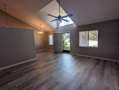 Main picture of 309 Poinsettia Ave
