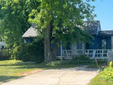 Main picture of 956 Circle Dr