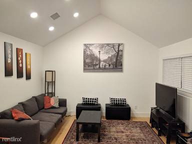 Main picture of 1309 E 52nd St