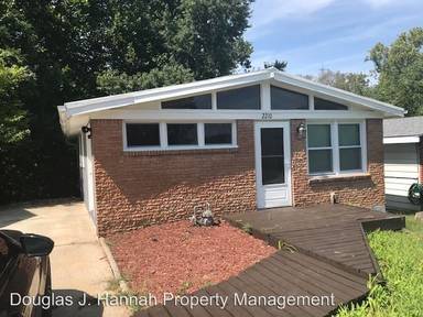 Main picture of 2210 S Maywood Ave