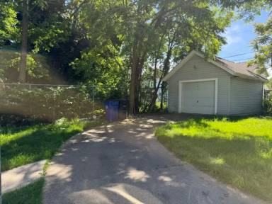 Main picture of 662 E 125th St
