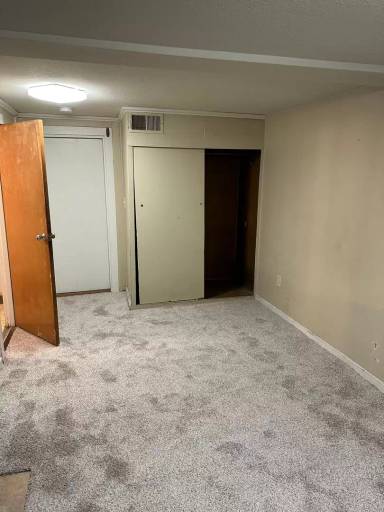 Main picture of 516 E College St