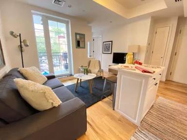 Main picture of 21 N Henry St