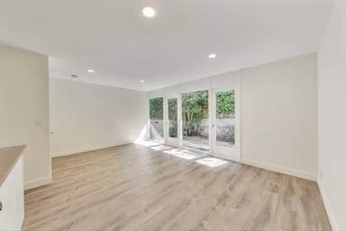 Main picture of 875 Broadway