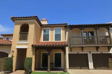 Main picture of 15240 Majorca St