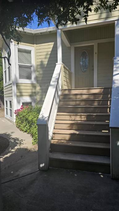 Main picture of 236 W 20th St