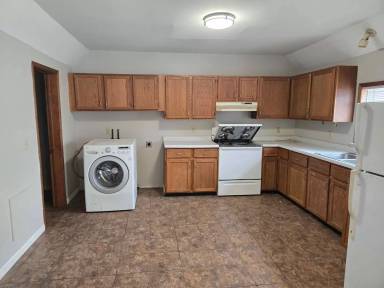 Main picture of 220 Sara St