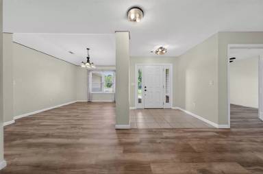 Main picture of 903 Tyra Ln