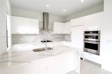 Main picture of 4383 NW 82nd Ave