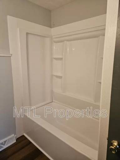 Main picture of 1722 Kings Rd