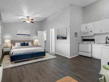 Main picture of 1300 Parker Ln