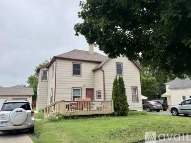 Main picture of 2522 5th St NE