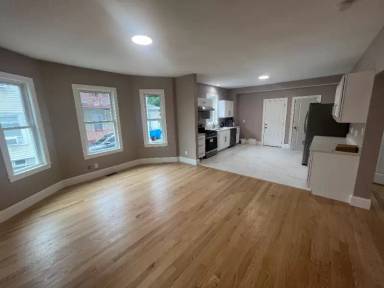 Main picture of 13 Newton St