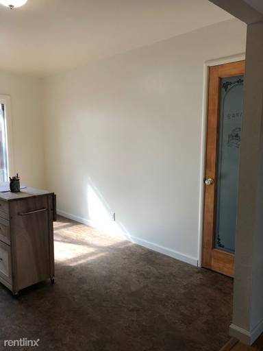 Main picture of 880 Riley Ave