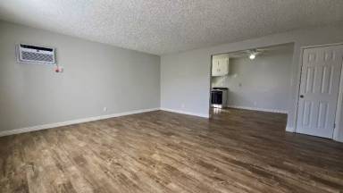 Main picture of 1270 N Hudson Ave