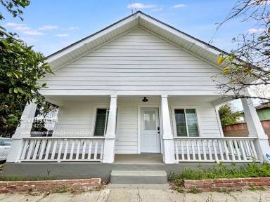 Main picture of 3046 Guirado St