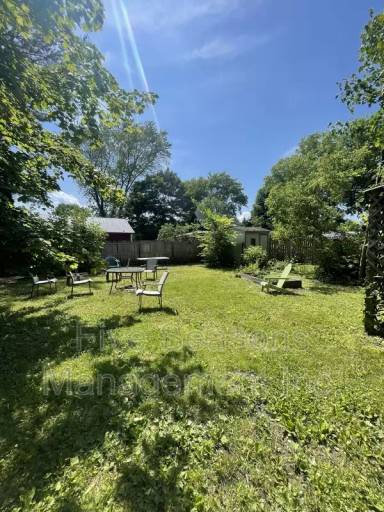 Main picture of 85 Manhattan Dr