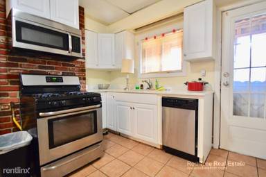 Main picture of 135 Orleans St